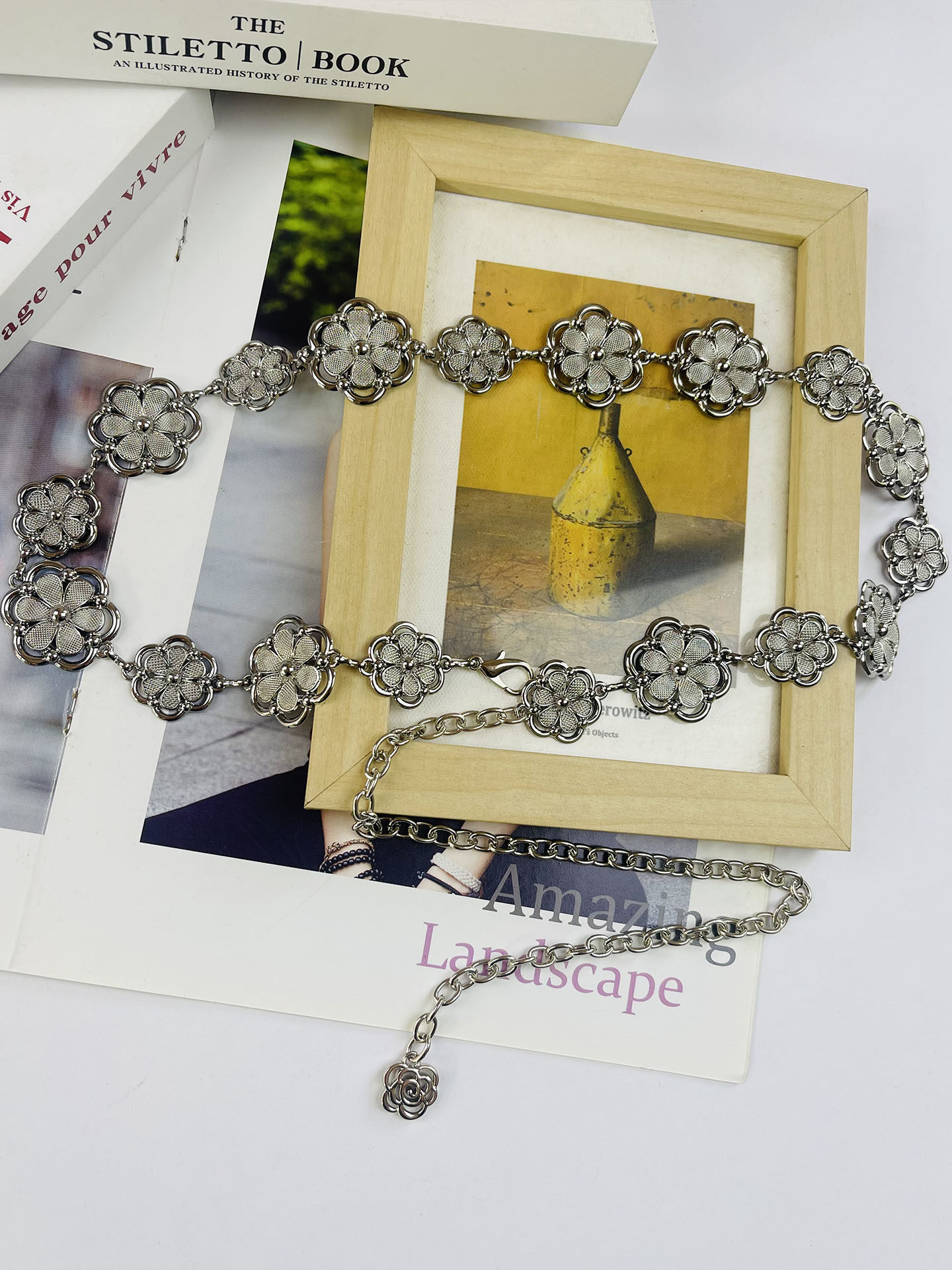 Women'S Jeans Accessories Chain - เข็มขัดโซ่คาดเอวผู้หญิง 1 ชิ้น สไตล์เรโทรลายดอกไม้ เครื่องประดับเข็มขัดโซ่โลหะแบบใหม่ สำหรับกระโปรง